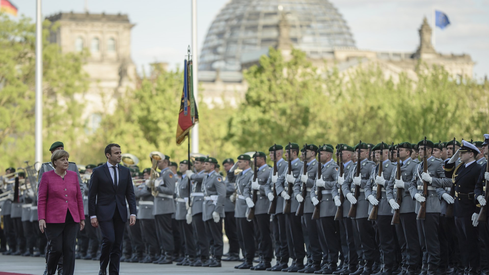 Σε οδικό χάρτη για μεγαλύτερη ενοποίηση της Ευρώπης συμφώνησαν Μέρκελ και Μακρόν