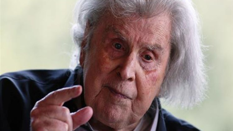 Ο Μίκης Θεοδωράκης καλεί τον κόσμο να διαδηλώσει κατά των νέων μέτρων