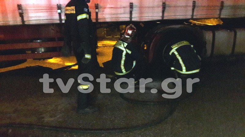 Φορτηγό έπιασε φωτιά τα ξημερώματα – ΦΩΤΟ