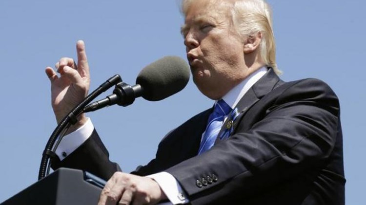 Ο Τραμπ παραδέχθηκε ότι διέρρευσε απόρρητες πληροφορίες στη Ρωσία