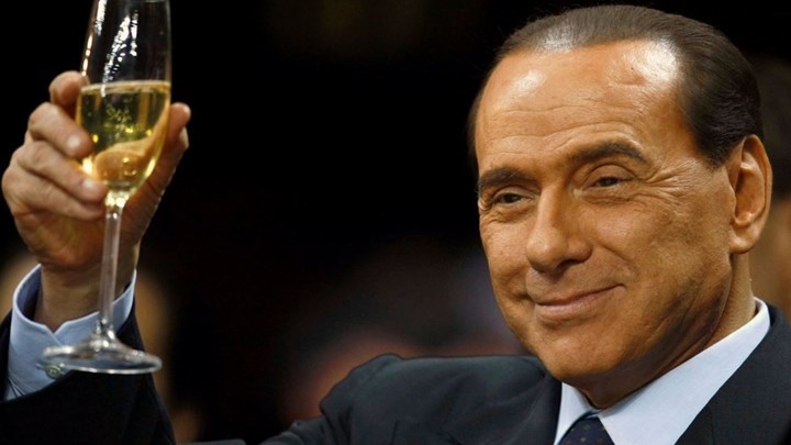 Το καυστικό σχόλιο του Μπερλουσκόνι για τη σύζυγο του Μακρόν