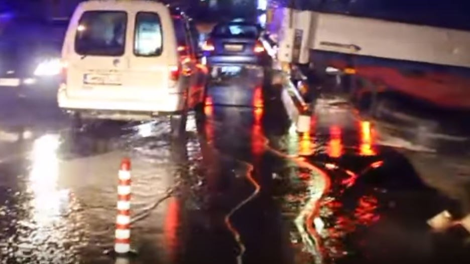 Μεθυσμένος οδηγός νταλίκας «σκόρπισε» τον τρόμο στους δρόμους – ΒΙΝΤΕΟ