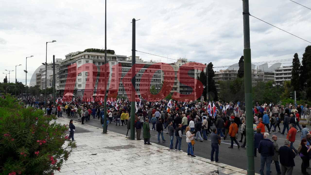 Η πορεία του ΠΑΜΕ στο Σύνταγμα – ΦΩΤΟ – ΤΩΡΑ