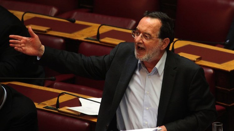 O  Λαφαζάνης καταγγέλλει ότι του απαγορεύτηκε η είσοδος στη Βουλή