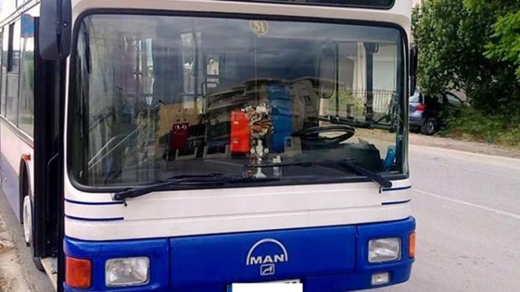 Λεωφορείο συγκρούστηκε με Ι.Χ. – Ένας τραυματίας