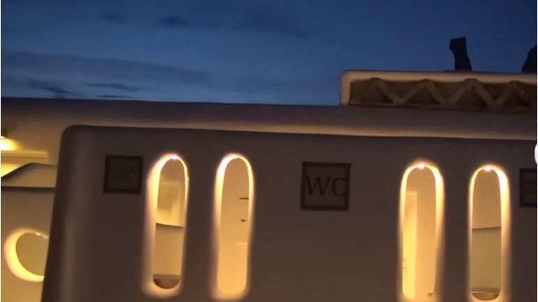 Δημόσιες τουαλέτες… 5 αστέρων στη Μύκονο – ΒΙΝΤΕΟ