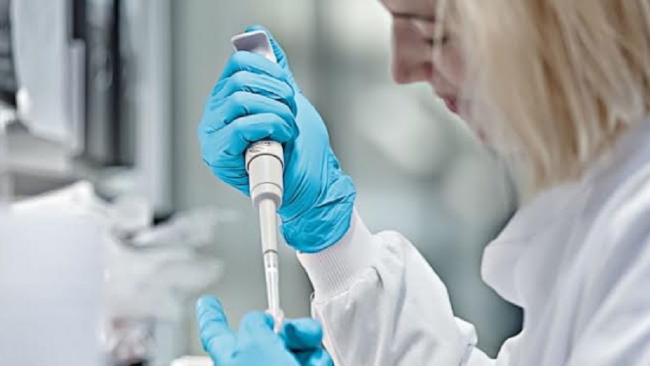 2 Έλληνες στην ομάδα που ανέπτυξε τεστ αίματος που προβλέπει την επανεμφάνιση του καρκίνου