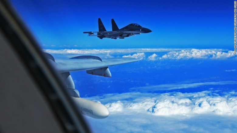 Οι ΗΠΑ καταγγέλλουν προκλητική αναχαίτιση αεροσκάφους από κινεζικά μαχητικά