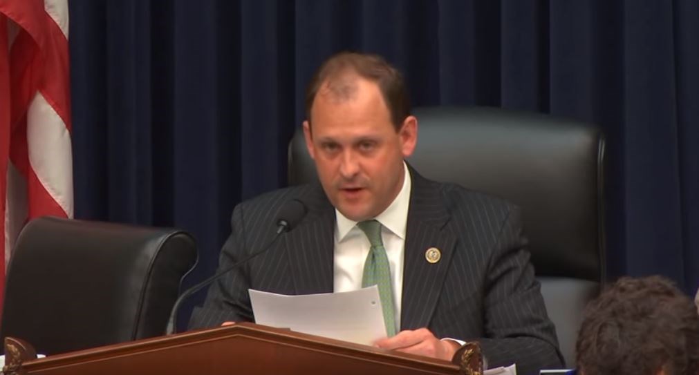 Πρόεδρος Επιτροπής Κογκρέσου: Να φύγει το ΔΝΤ από την Ελλάδα – ΒΙΝΤΕΟ