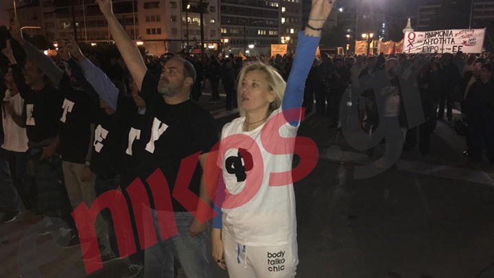 H προσπάθεια της Ραχήλ Μακρή να εισβάλει στη Βουλή – ΒΙΝΤΕΟ