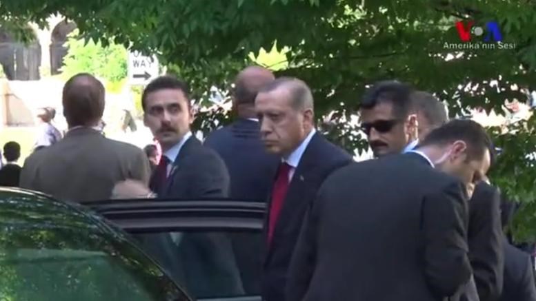 ΒΙΝΤΕΟ που “καίει” τον Ερντογάν – Αυτός έδωσε την εντολή για τον ξυλοδαρμό των διαδηλωτών;