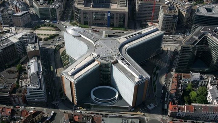 Εντατικές διαβουλεύσεις στις Βρυξέλλες πριν το Eurogroup για μια συνολική συμφωνία