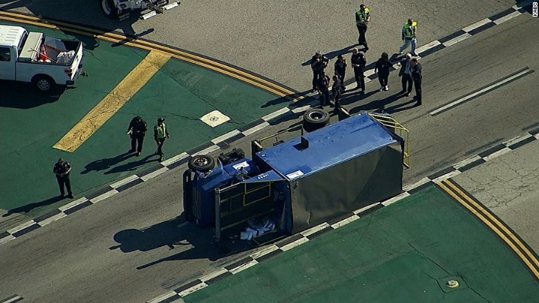 Οκτώ τραυματίες από σύγκρουση αεροσκάφους με φορτηγό στο αεροδρόμιο του Λος Άντζελες