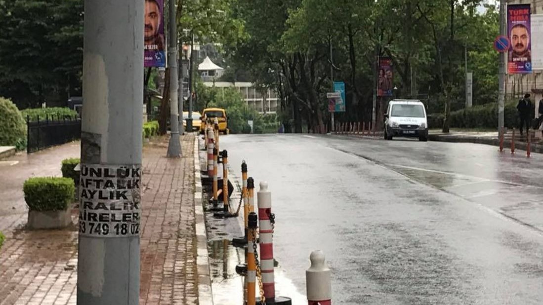 Στα ξενοδοχεία παραμένουν οι φίλαθλοι του Ολυμπιακού υπό τον φόβο επεισοδίων