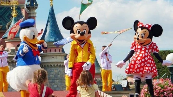 Πώς η Disney μετατρέπει τις ταινίες σε αυτοκρατορία θεματικών πάρκων