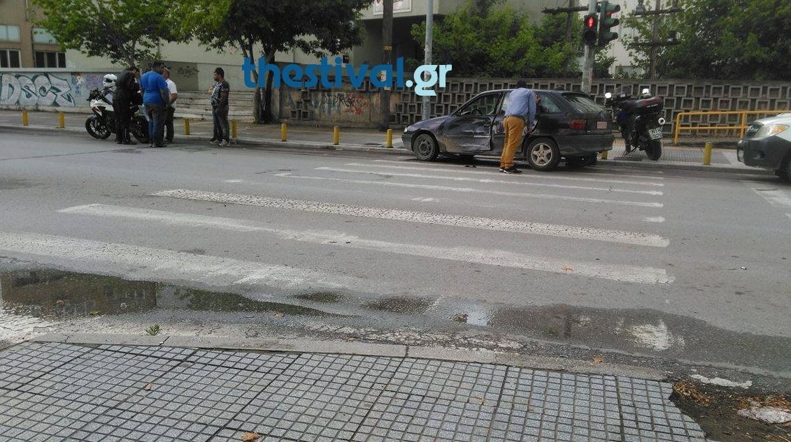 Καραμπόλα λεωφορείου με δύο αυτοκίνητα στη Θεσσαλονίκη – ΦΩΤΟ