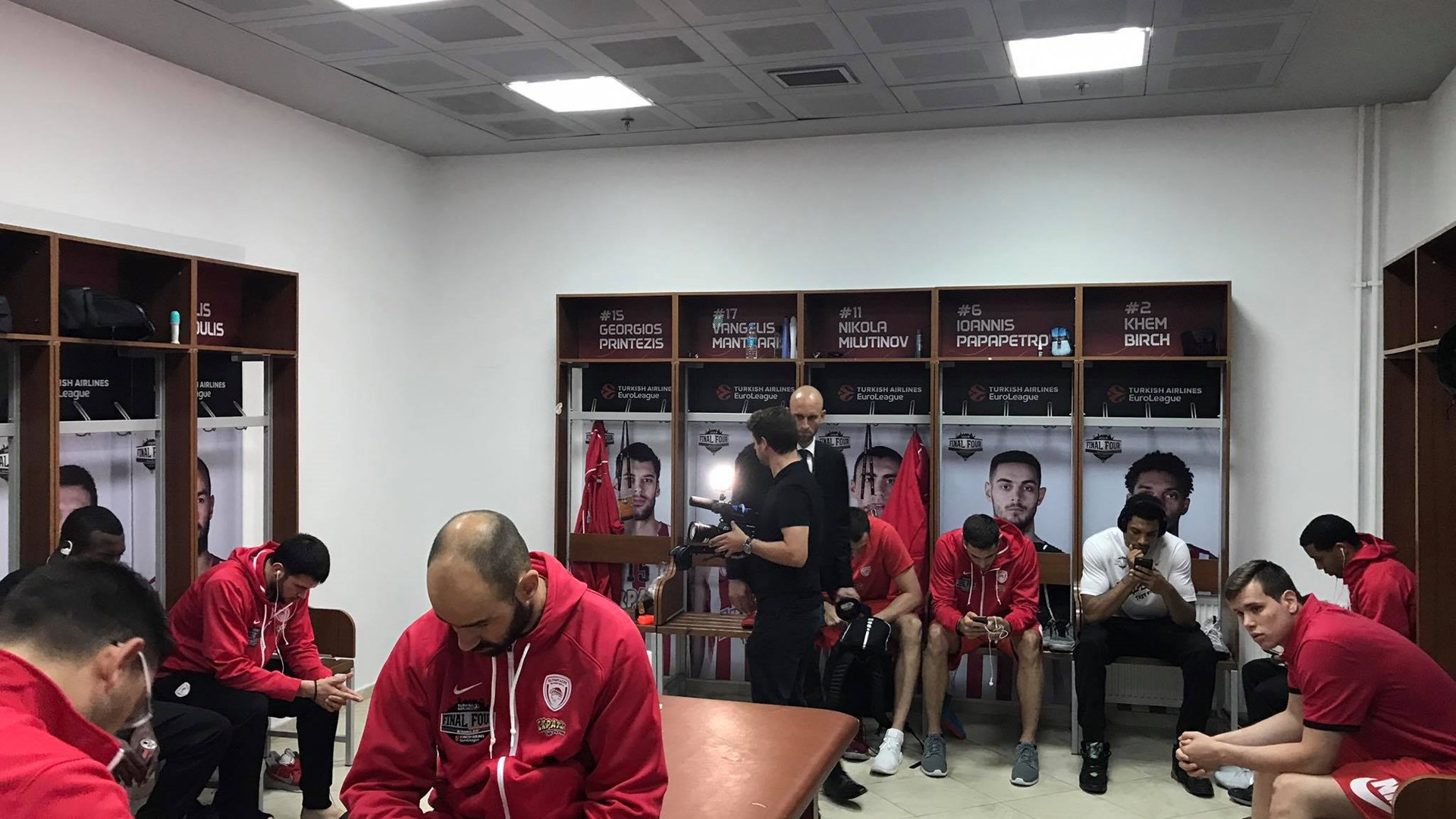 Η ΦΩΤΟ από τα αποδυτήρια του Ολυμπιακού πριν από τον μεγάλο τελικό