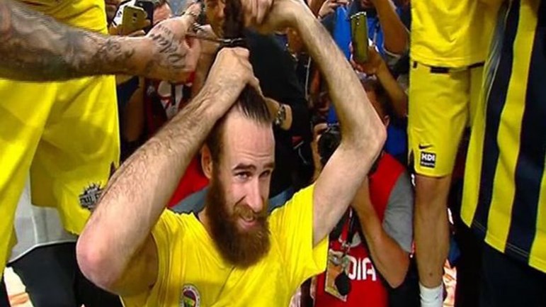 Ο Ντατόμε τήρησε την υπόσχεσή του: Κούρεψε την κοτσίδα – ΒΙΝΤΕΟ