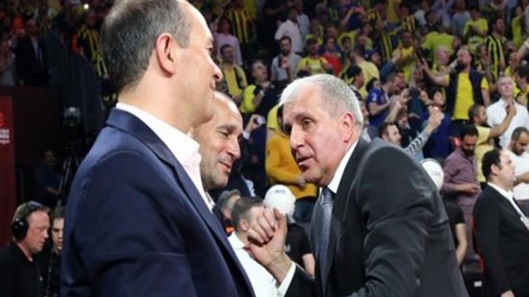 Η χειραψία και τα συγχαρητήρια Ομπράντοβιτς-Αγγελόπουλων – ΒΙΝΤΕΟ