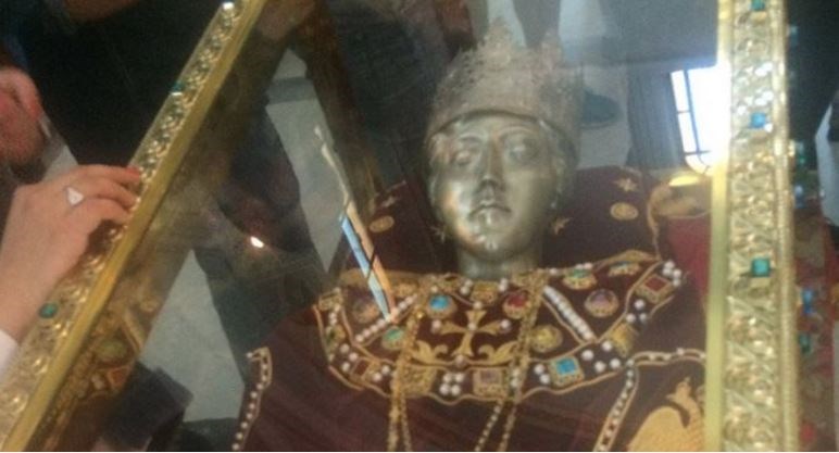 Λιτανεία του ιερού λειψάνου της Αγίας Ελένης στην Αγία Βαρβάρα