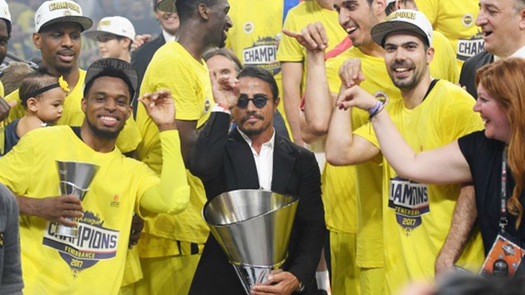 Με τον διάσημο σεφ Nusret πανηγύρισε τον τίτλο η Φενέρ – ΦΩΤΟ