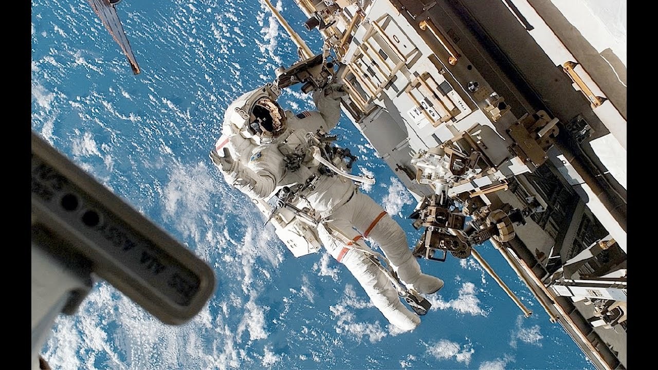 Εκτός Διεθνούς Διαστημικού Σταθμού δύο αστροναύτες για επείγουσα επισκευή