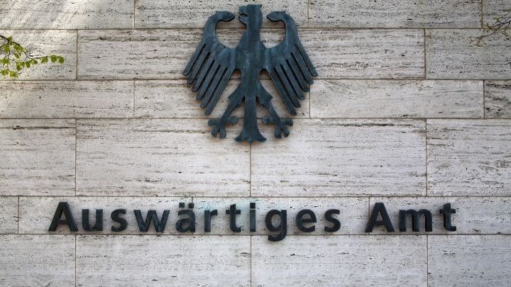 Γερμανικό ΥΠΕΞ κατά Σόιμπλε: Συμφέρον του Βερολίνου να μην απομονωθεί λόγω της στάσης του για το χρέος