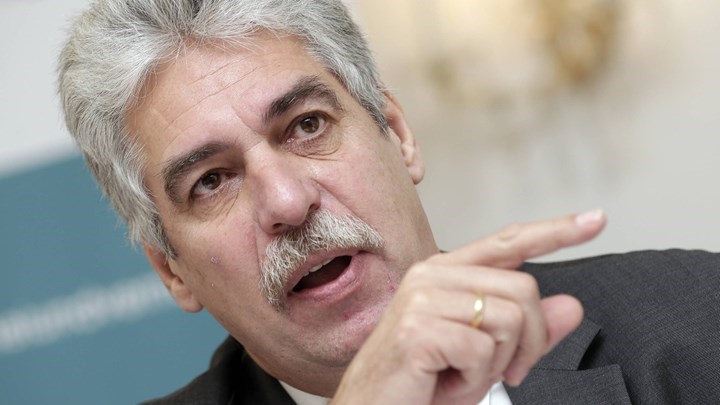 Σέλινγκ: Το ΔΝΤ να σταματήσει να κωλυσιεργεί στο θέμα της Ελλάδας