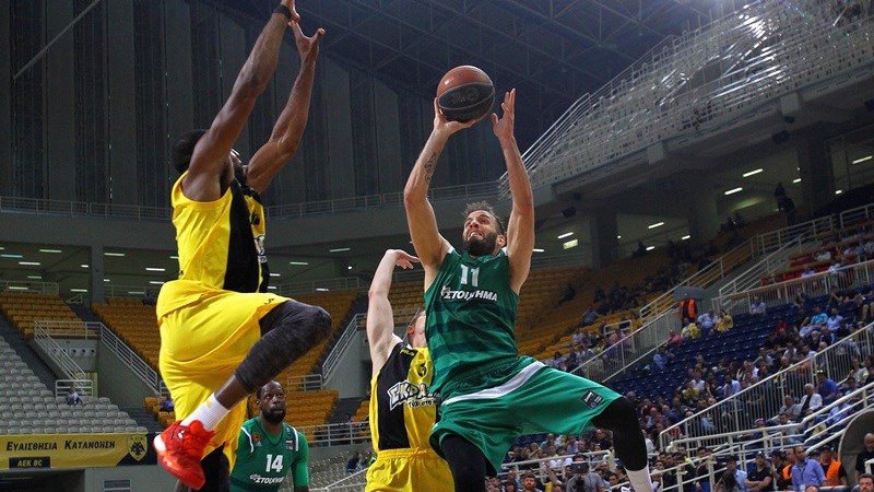 Ο Παναθηναϊκός διέλυσε την ΑΕΚ και προκρίθηκε στους τελικούς