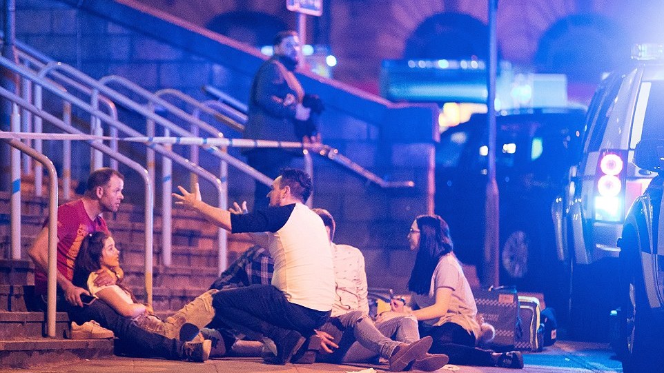 Τρόμος στο Μάντσεστερ: 22 νεκροί και δεκάδες τραυματίες από έκρηξη σε συναυλία – ΒΙΝΤΕΟ -ΦΩΤΟ