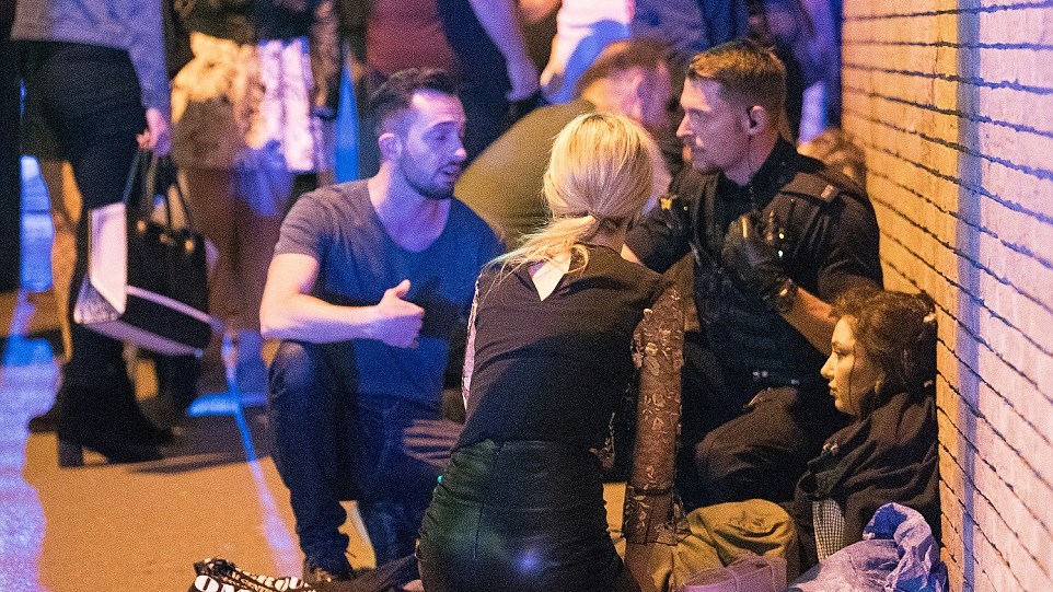 Έκρηξη στο Μάντσεστερ: Για επίθεση βομβιστή αυτοκτονίας κάνουν λόγο ξένα ΜΜΕ