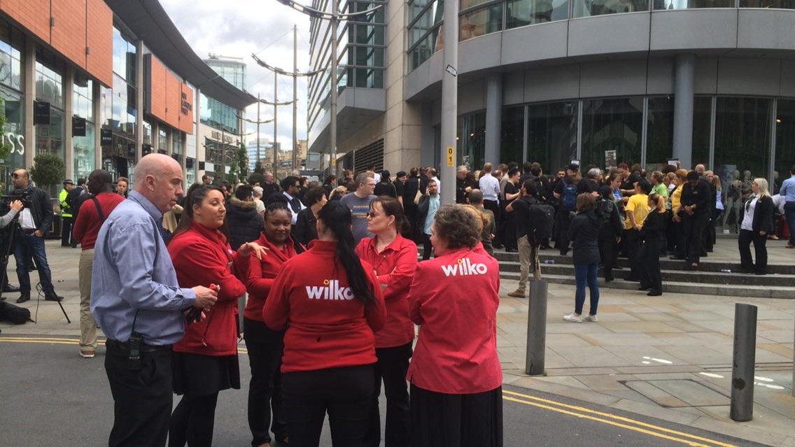 Εκκενώνεται εμπορικό κέντρο στο Μάντσεστερ – ΤΩΡΑ