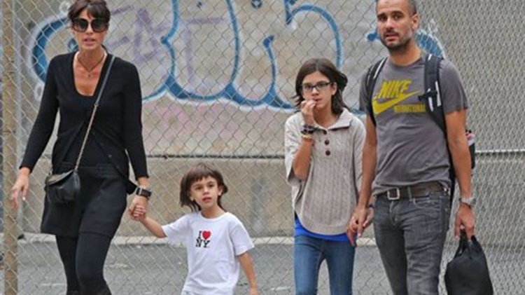 Ώρες αγωνίας για τον Γκουαρντιόλα: Στη συναυλία του Μάντσεστερ ήταν η σύζυγος και οι κόρες του