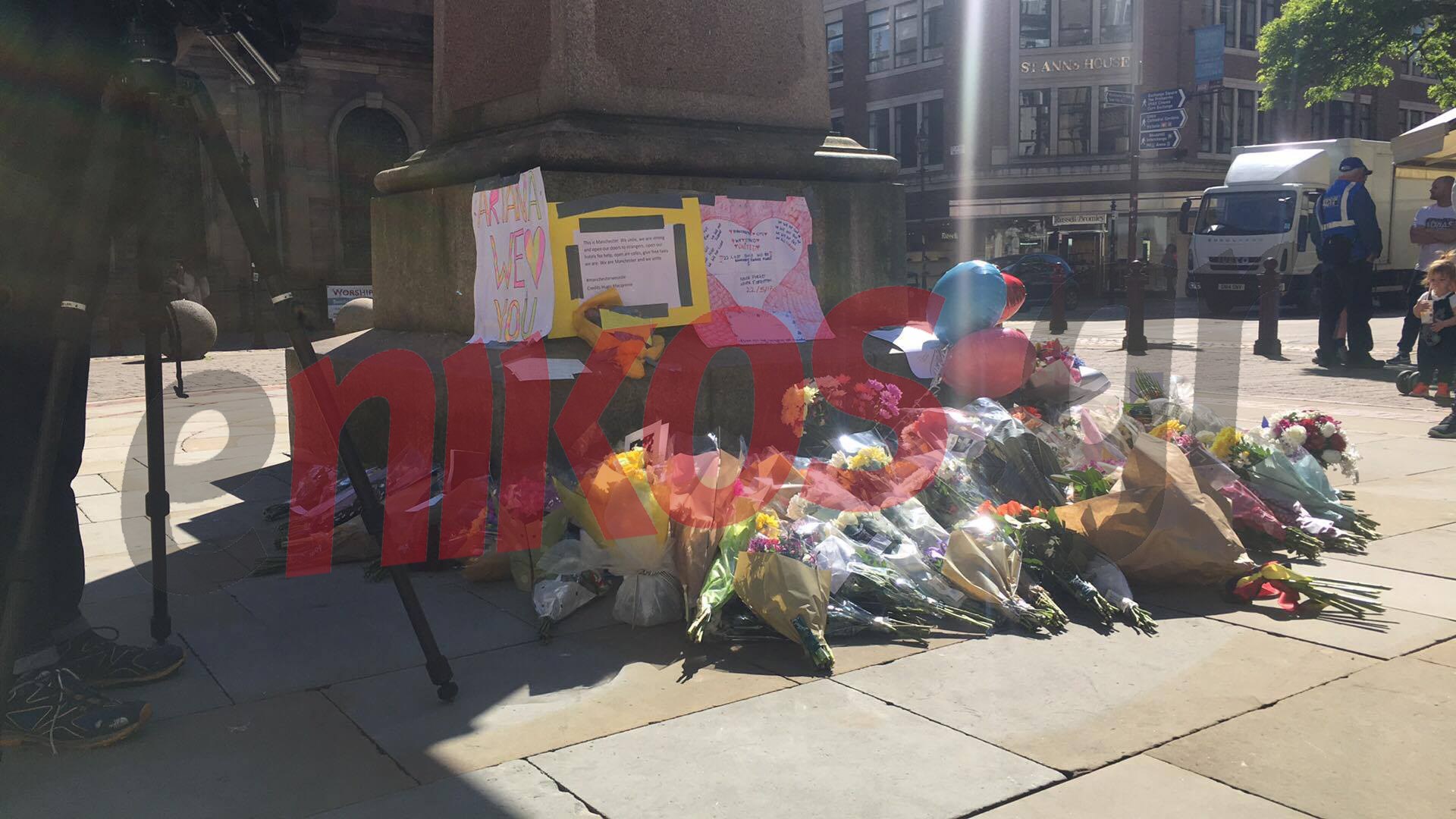 Λουλούδια και ζωγραφιές στη μνήμη των θυμάτων της επίθεσης στο Μάντσεστερ – ΦΩΤΟ αναγνώστη