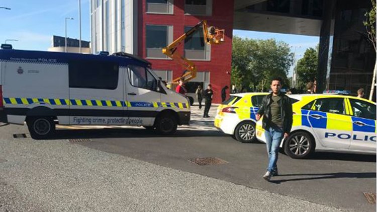 Εκκενώνεται το πανεπιστήμιο Salford στο Μάντσεστερ – ΤΩΡΑ