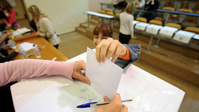 Στις κάλπες οι φοιτητές