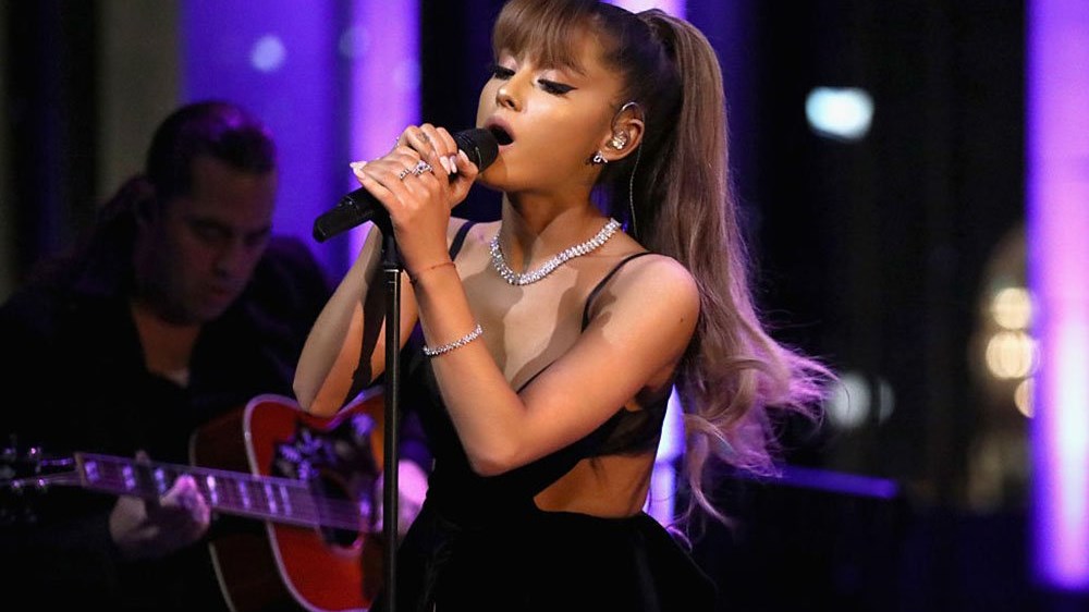 Η Αριάνα Γκράντε ανέλαβε τα έξοδα των κηδειών των 22 θυμάτων του Μάντσεστερ