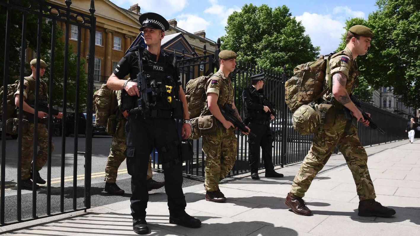 Συναγερμός στο Μάντσεστερ – Ο στρατός κινείται προς το κολέγιο Τράφορντ