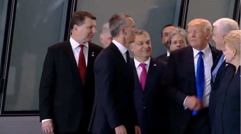 Η κίνηση του Τραμπ στον πρωθυπουργό του Μαυροβουνίου που έγινε viral – ΒΙΝΤΕΟ