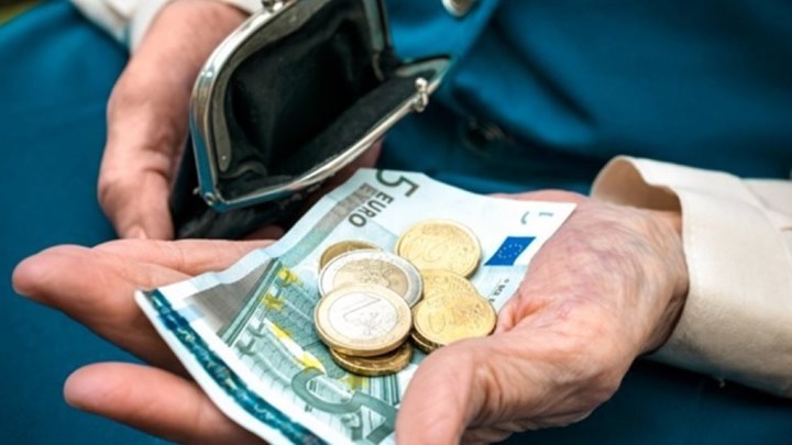Με «ψίχουλα» ζουν 60.000 εν… αναμονή συνταξιούχοι