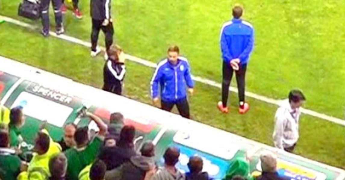 Η στιγμή που ο οπαδός του Παναθηναϊκού πετάει το κουτάκι στον Ίβιτς – ΦΩΤΟ