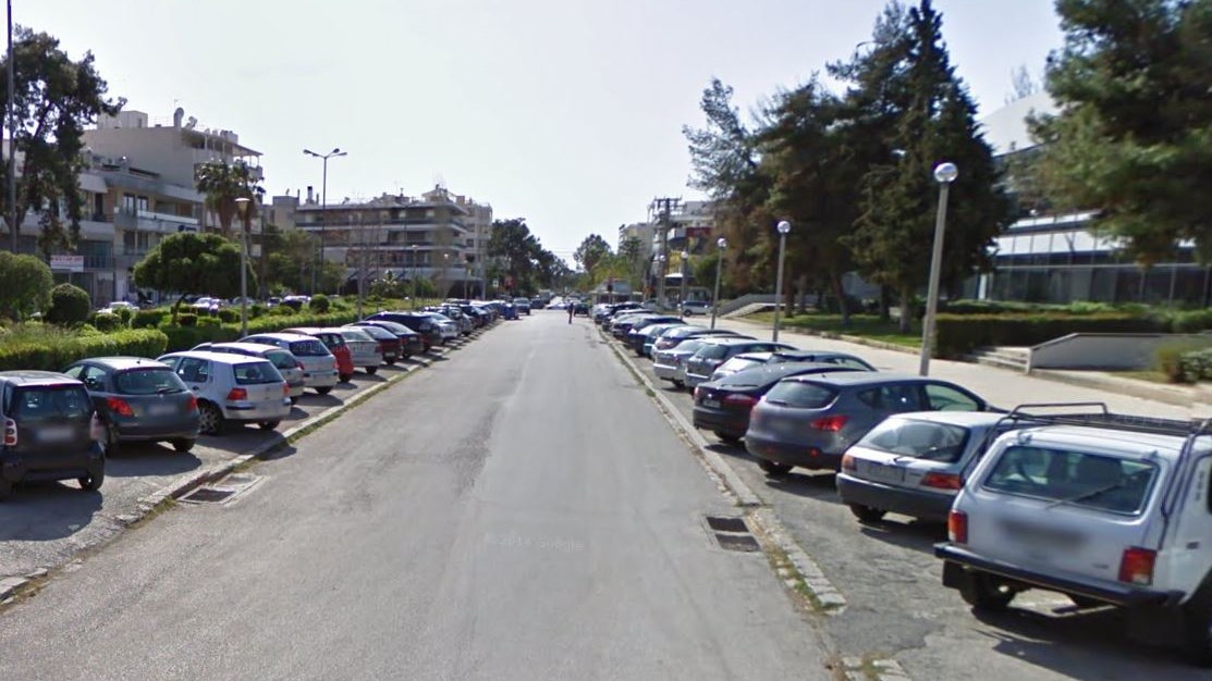 ΣΟΚ στη Γλυφάδα – Μπήκε με όπλο στο αυτοκίνητό της