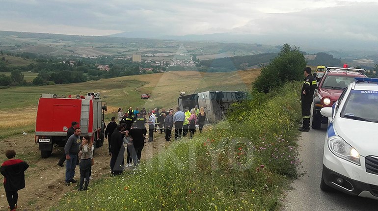 Νέες εικόνες από την ανατροπή λεωφορείου με μαθητές στις Σέρρες – ΦΩΤΟ