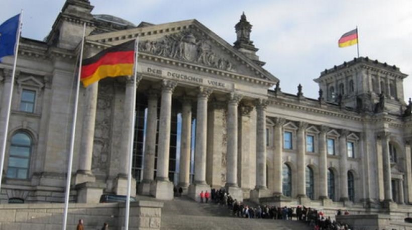 Το Βερολίνο για την επίθεση στον Παπαδήμο: Πρέπει να εντοπιστούν οι δράστες