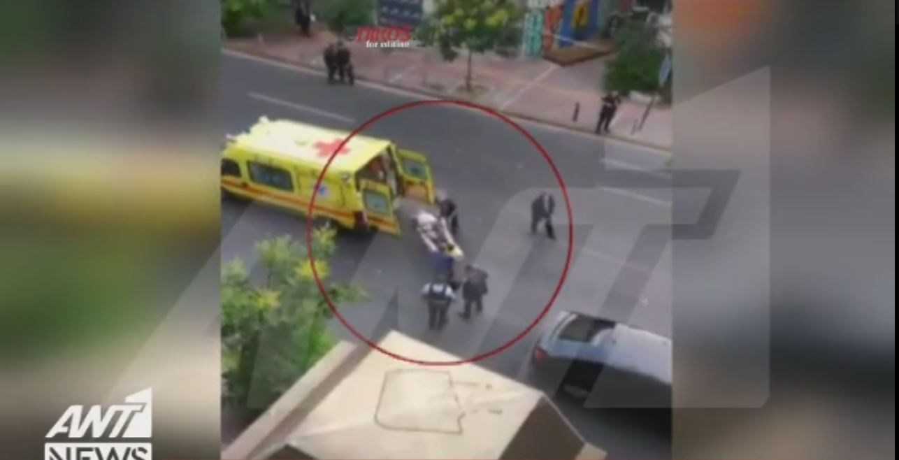 Συγκλονίζει το βίντεο-ντοκουμέντο με τη μεταφορά του αιμόφυρτου Λουκά Παπαδήμου – ΒΙΝΤΕΟ