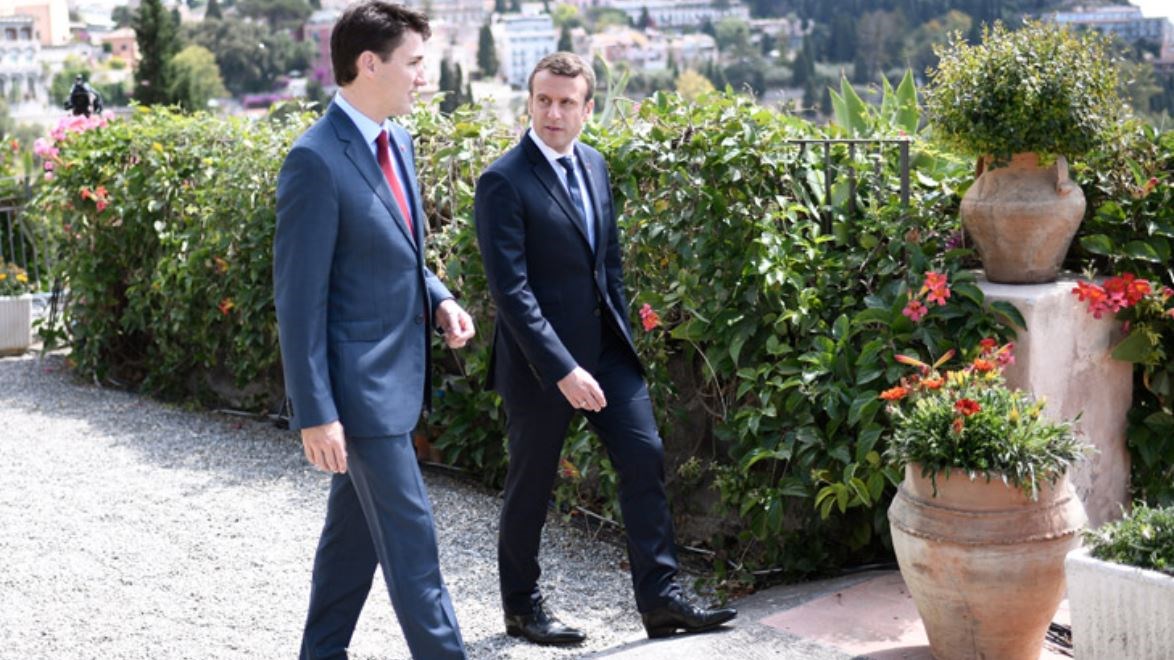 Μακρόν και Τριντό «έκλεψαν την παράσταση» στη Σύνοδο των G7 – BINTEO