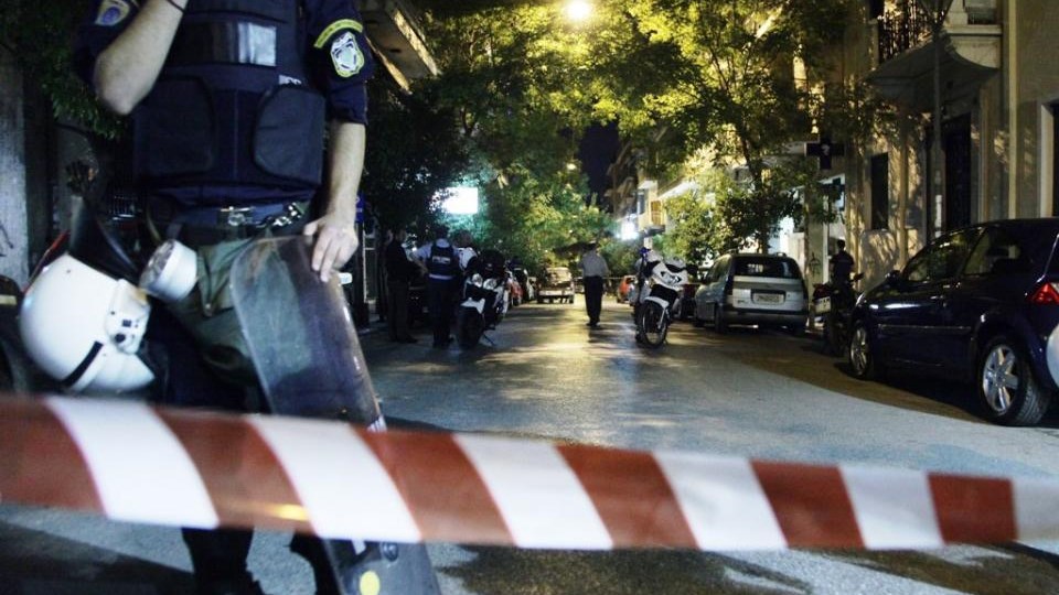 Ένταση με μολότοφ και συλλήψεις τη νύχτα στα Εξάρχεια