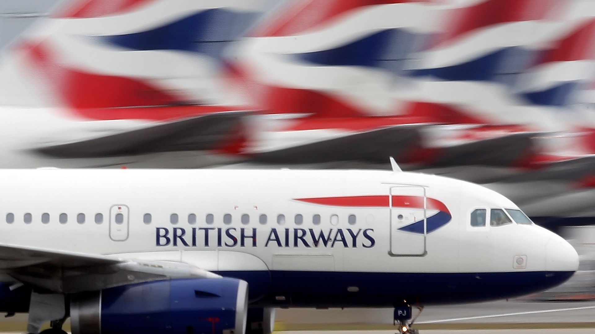 Ακυρώθηκαν όλες οι πτήσεις των βρετανικών αερογραμμών από τα αεροδρόμια του Λονδίνου