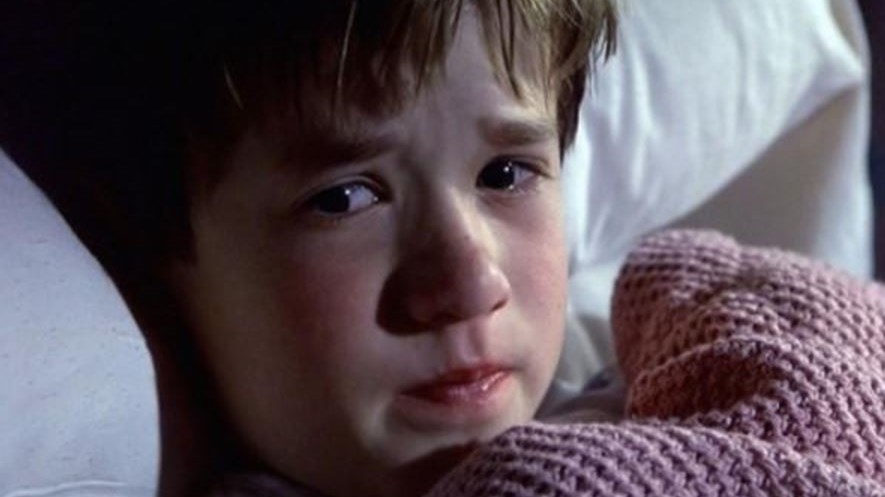 Θυμάστε τον πιτσιρικά της “Έκτης Αίσθησης”; – 18 χρόνια μετά είναι αγνώριστος