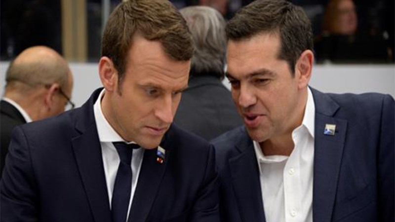 «Κλειδί» ο Μακρόν στη μάχη για το χρέος – Δέσμευση για επίσκεψη στην Αθήνα